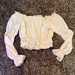 Super cute ruffled shirt, long sleeve, comfy and stylish, match’s with anything